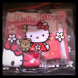 Hello Kitty Toiletries Kit